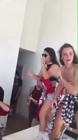 69422d4b3f22f242b4f6bbc653fb4e7e.gif